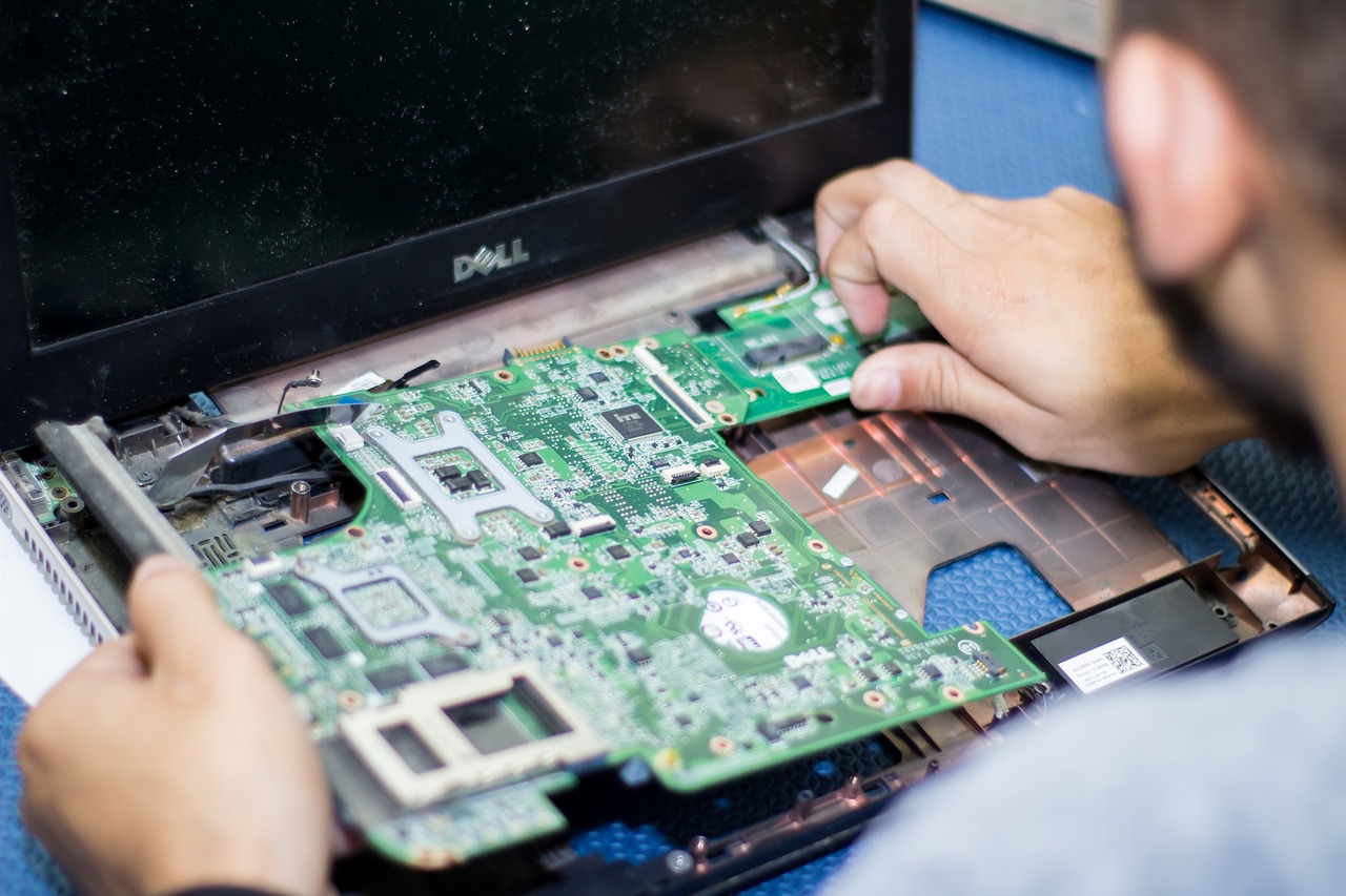 Professional Laptop Repair Service in Dubai | +97156 319 1618